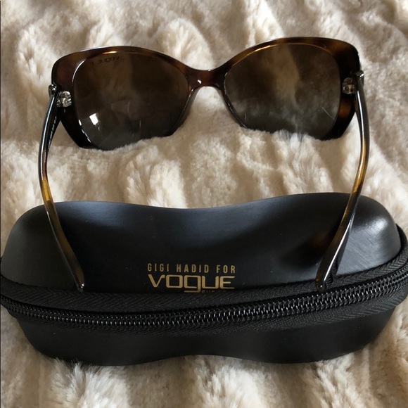 Gorgeous Gigi Hadid for VOGUE Ladies Sunglasses - Picture 4 of 7